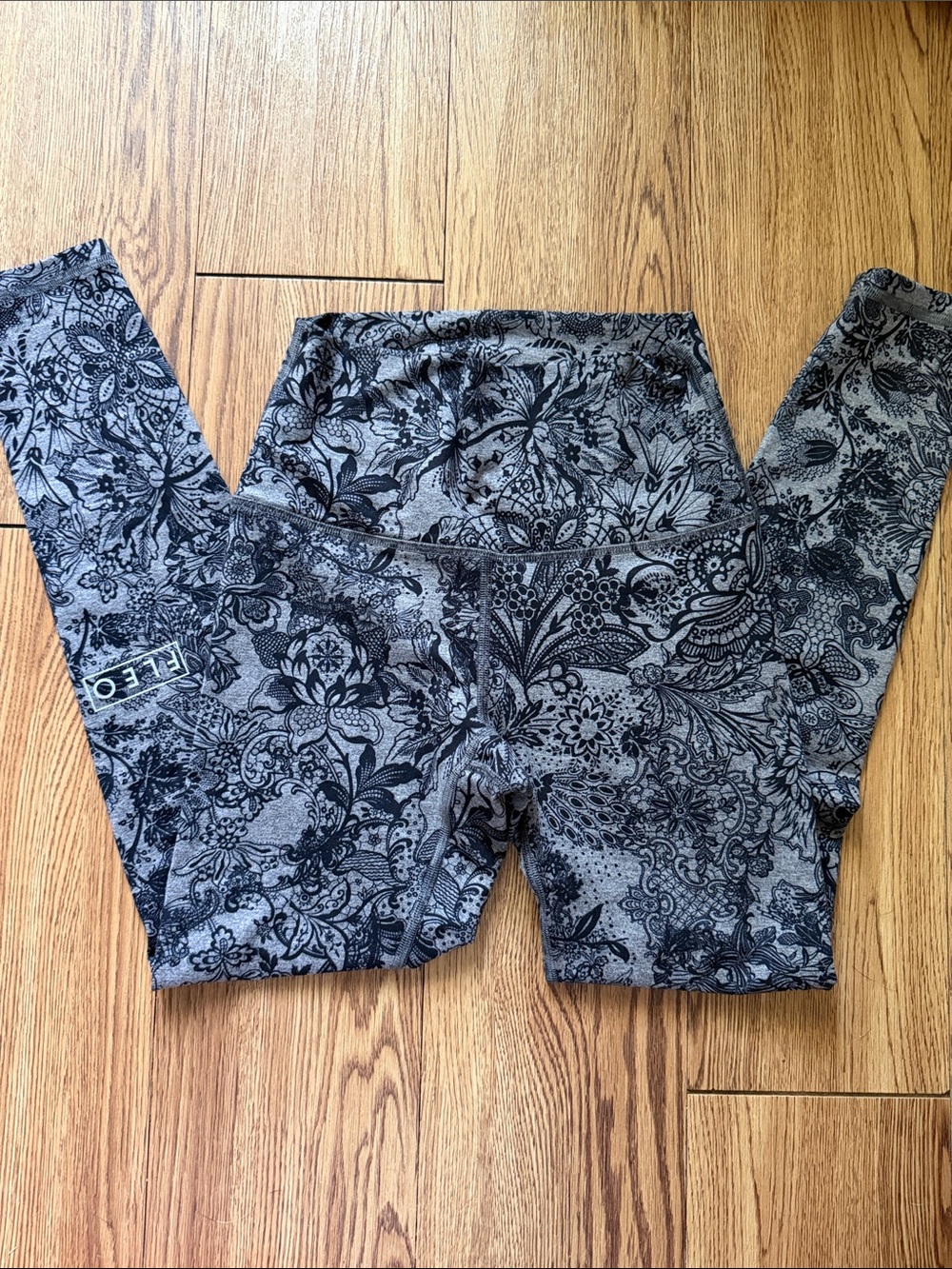 Fleo Black & Gray Floral Print High-Waist Leggings